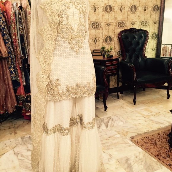 Wedding Gown - Picture 3 of 9